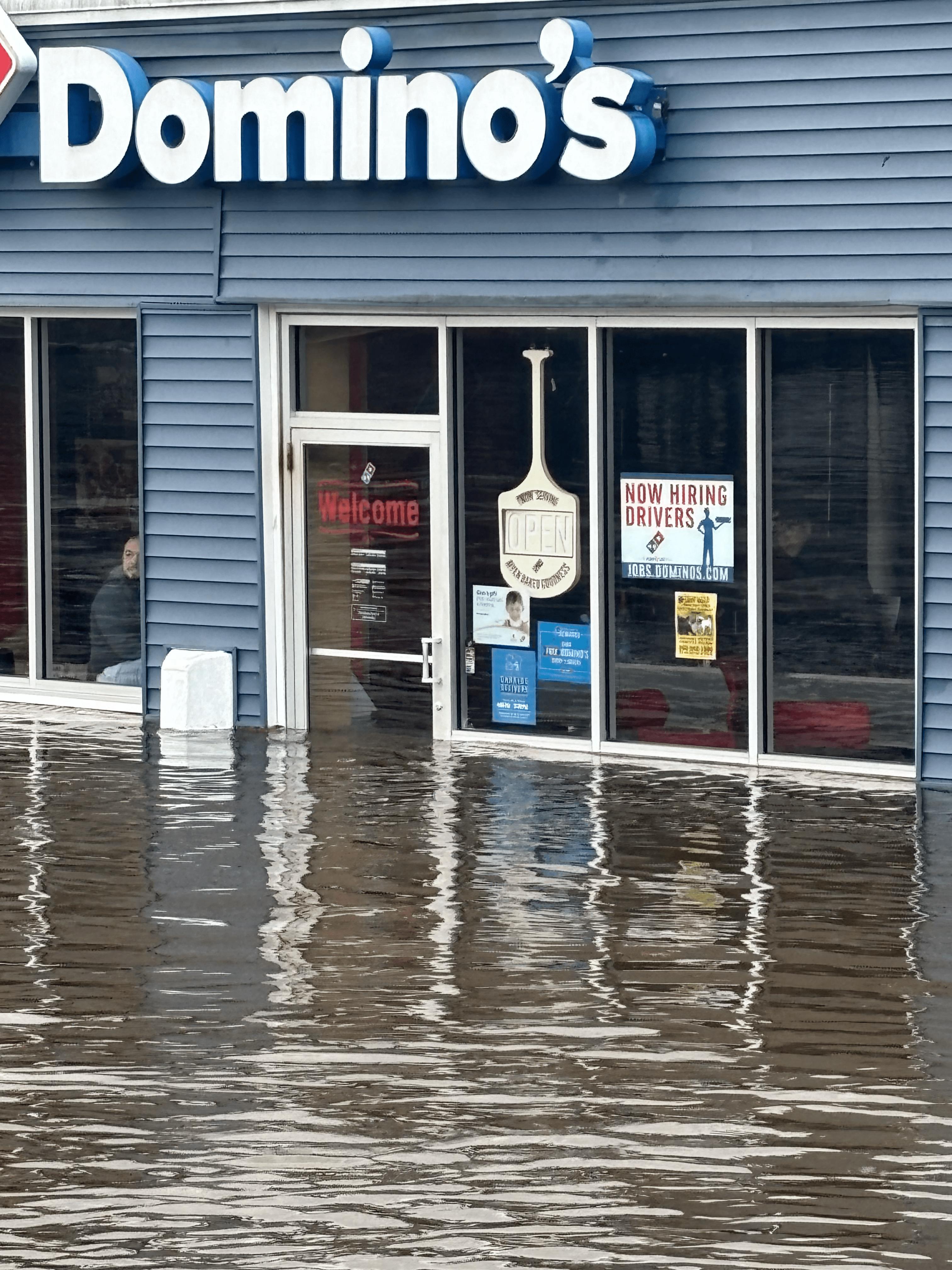 [tint-NBC_Connecticut] People stuck in Dominos 