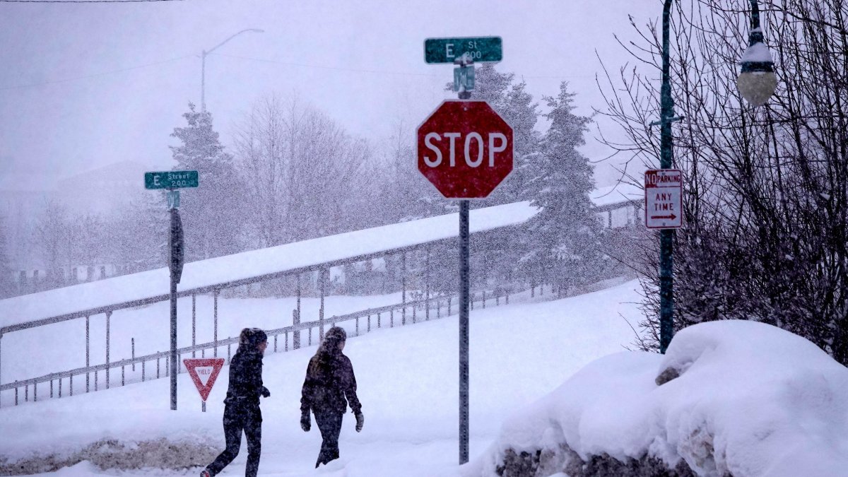 Alaska experiences heavy snow with temperatures below zero – NBC Connecticut - Vimarsana News