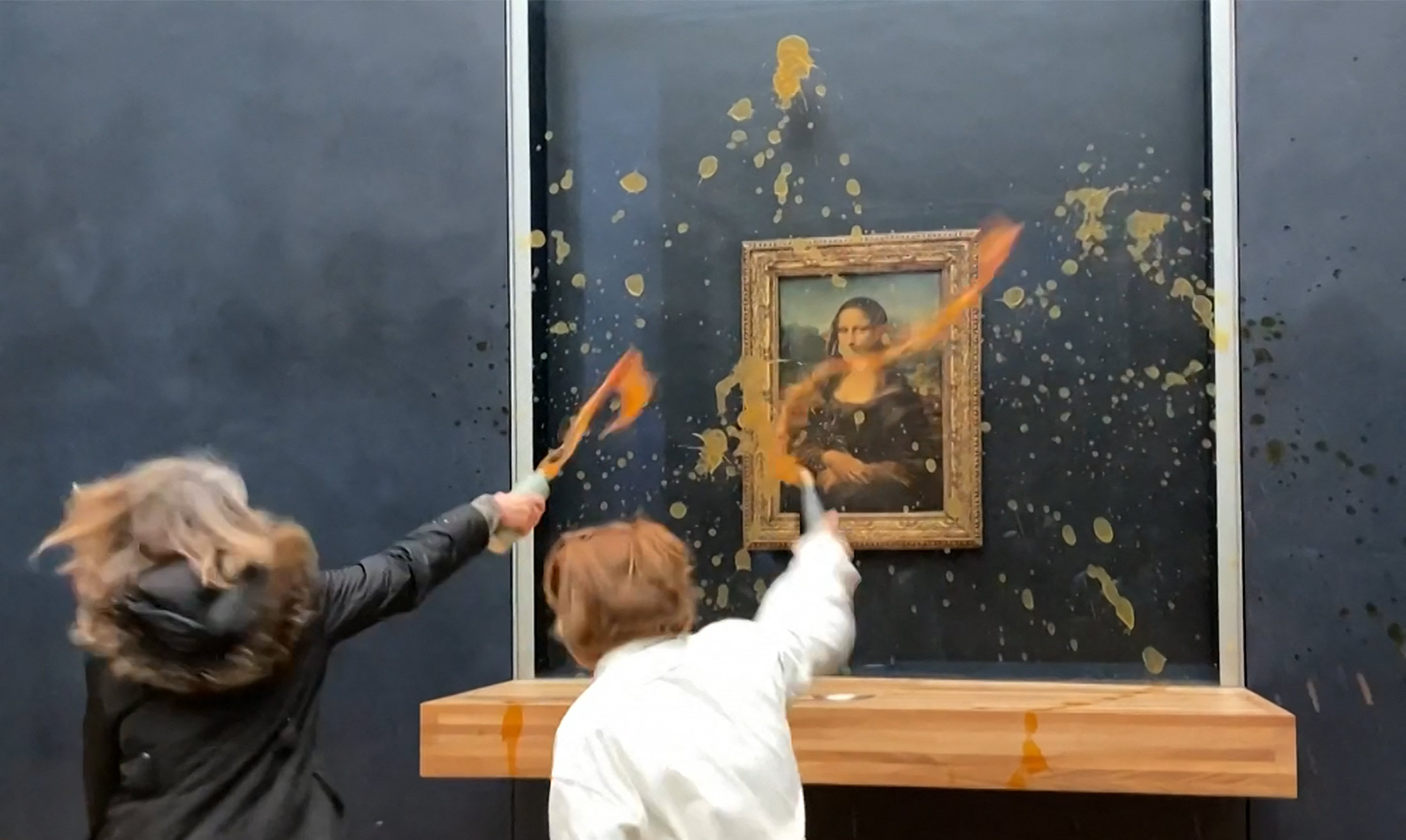 Climate activists throw soup at glass protecting Mona Lisa – NBC Connecticut - Vimarsana News