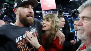 Travis Kelce #87 of the Kansas City Chiefs celebrates with Taylor Swift