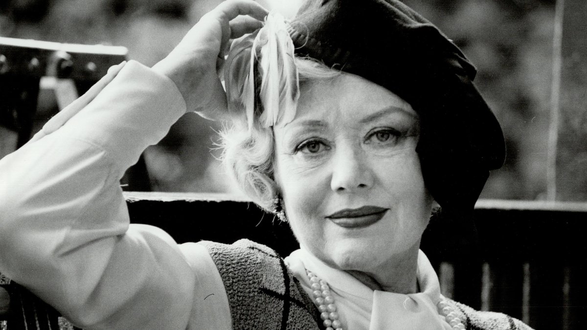 'Mary Poppins' star Glynis Johns dies at 100 – NBC Connecticut - Vimarsana News