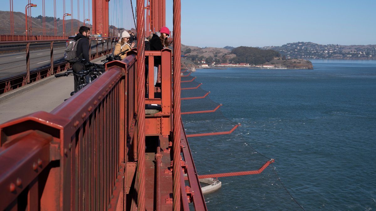 San Francisco installs nets to stop suicides off Golden Gate