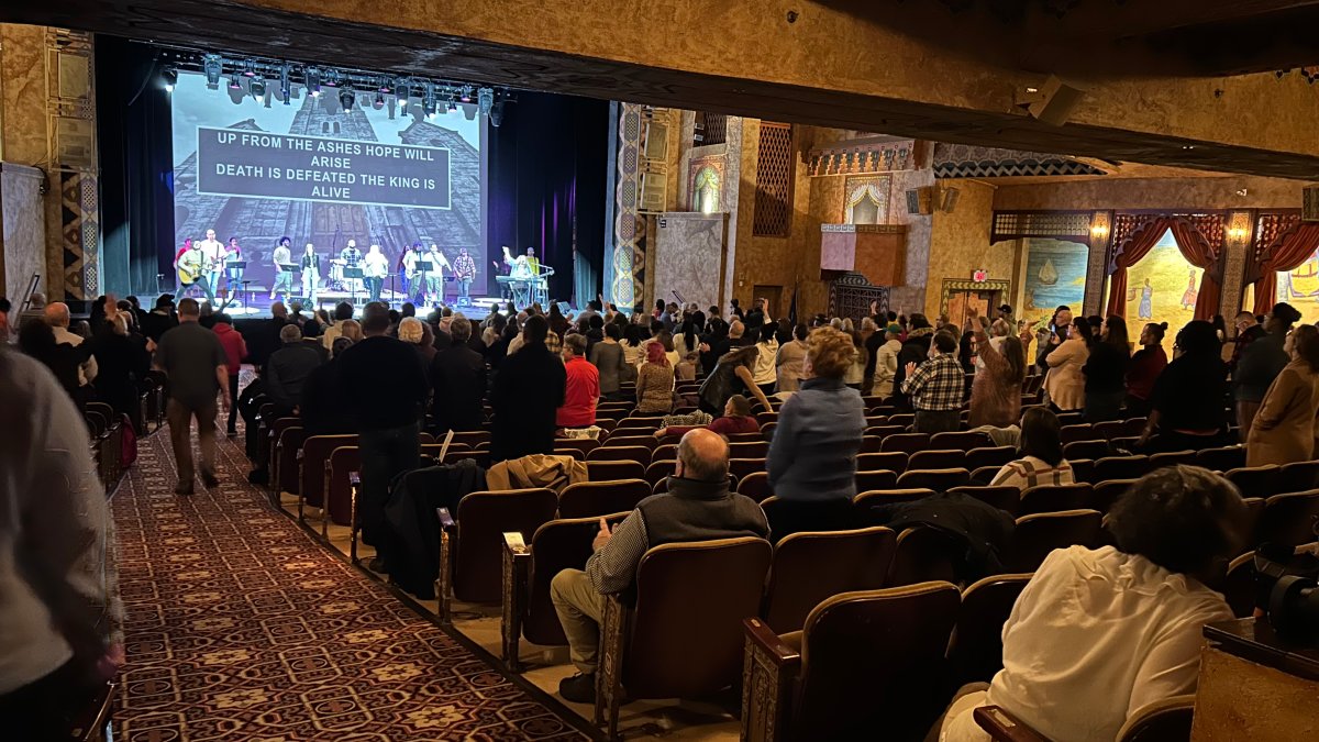 New London theater holds Sunday service after church collapse - Vimarsana News