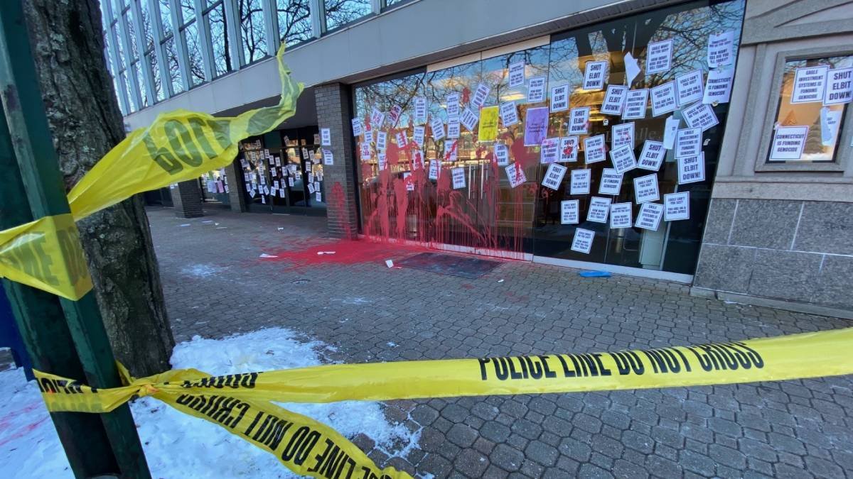 West Hartford PD look for person accused of vandalizing building during rally - Vimarsana News