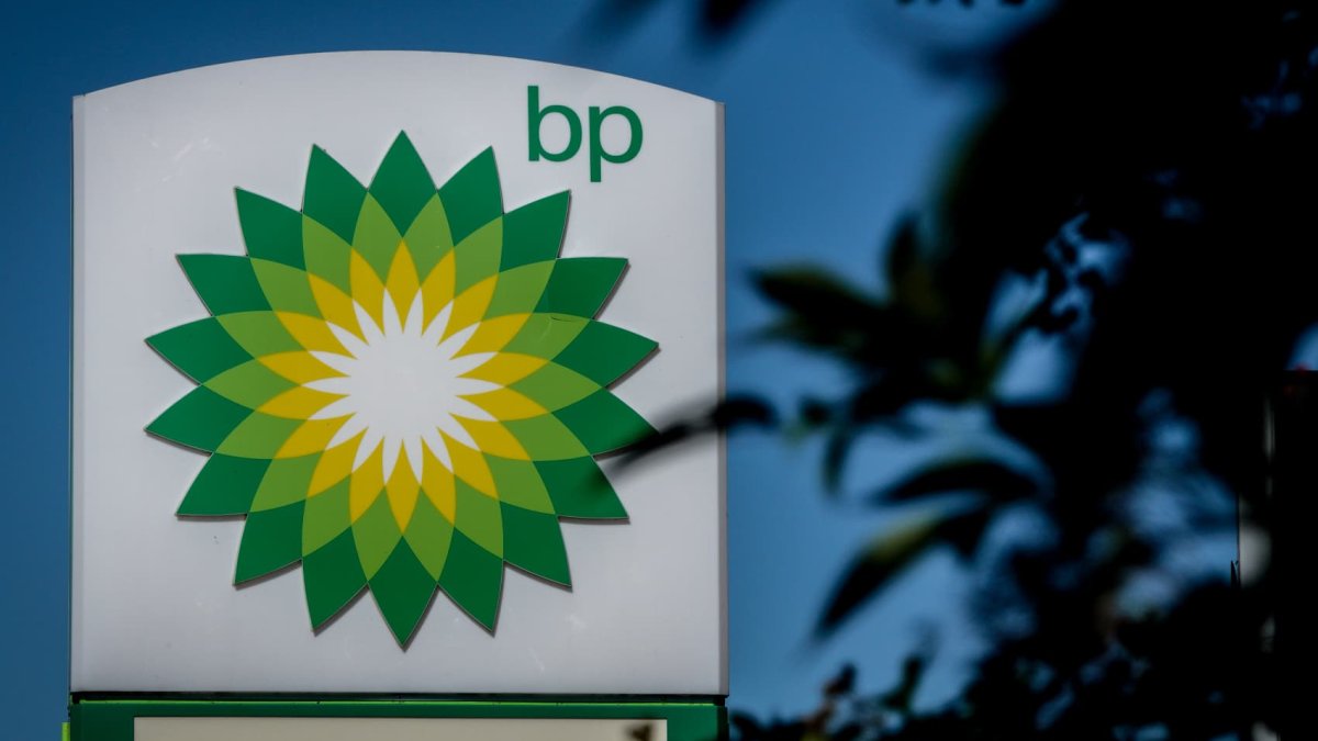 BP shares rise 5% after British oil giant announces plans to boost shareholder returns - Vimarsana News