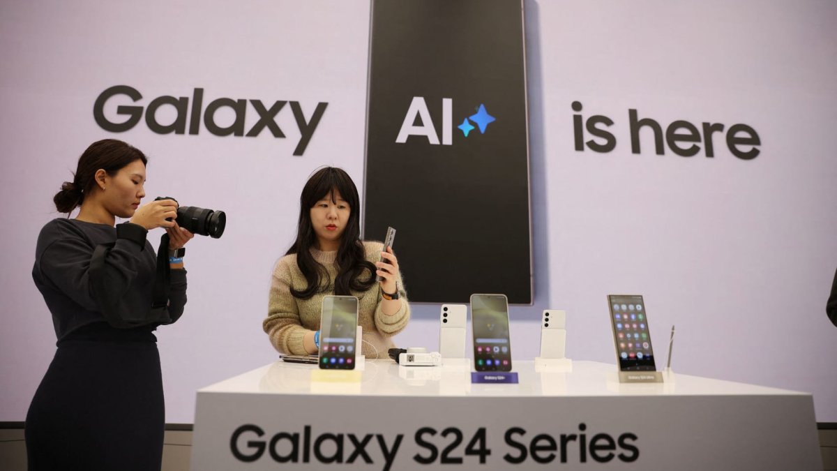 Smartphone makers are dreaming of a 'supercycle' driven by AI. Analysts disagree    – NBC Connecticut - Vimarsana News