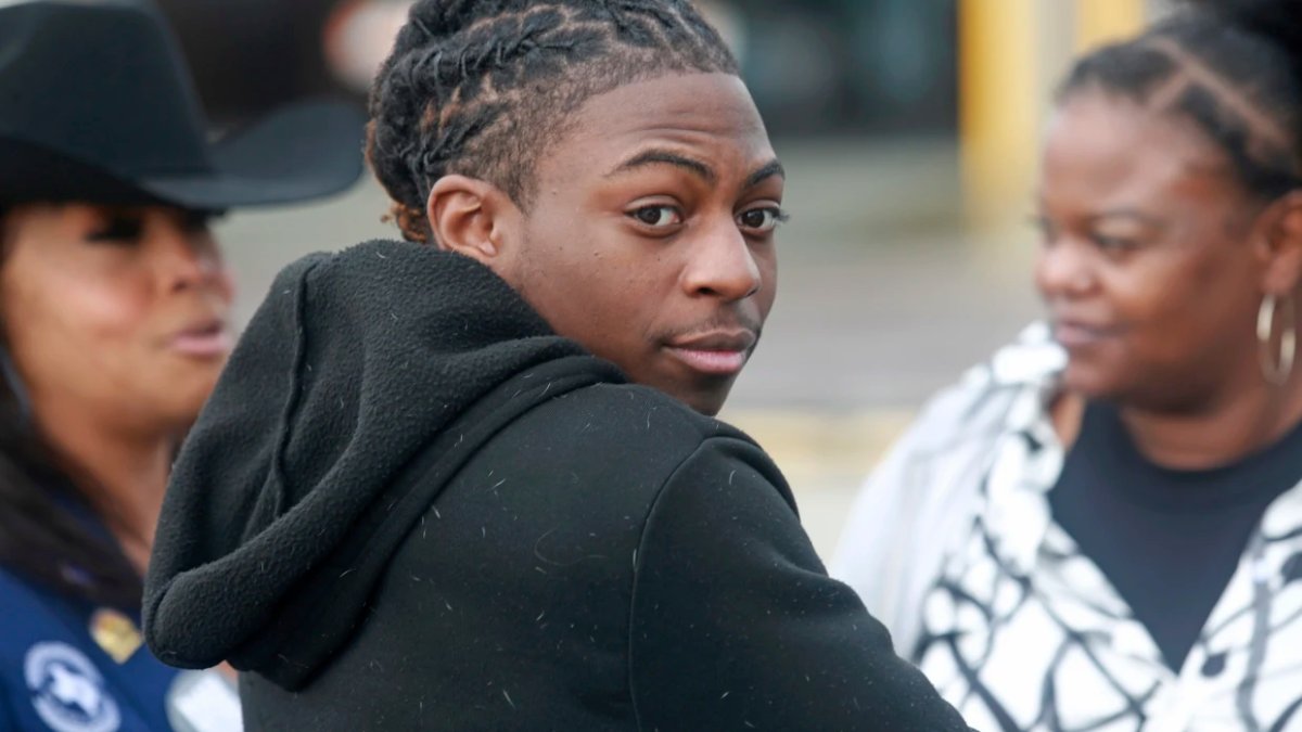 The case of a Black teen punished over his hair heads to court – NBC Connecticut - Vimarsana News