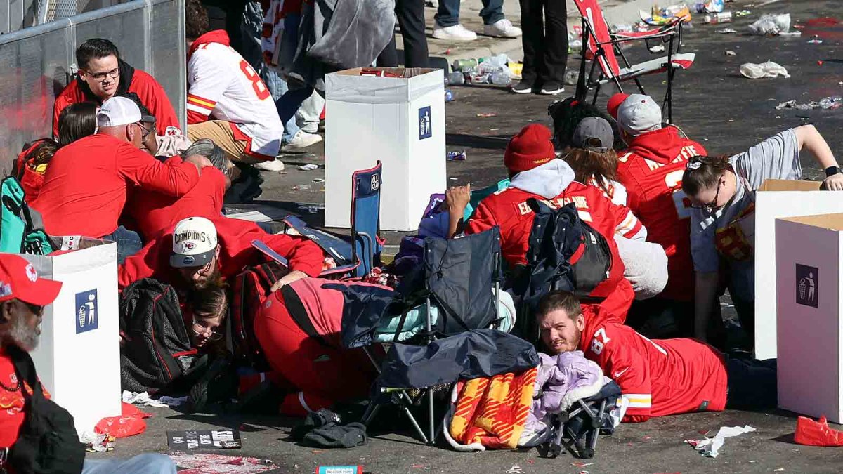 Kansas City shooting latest in trend of violence at championship parades – NBC Connecticut - Vimarsana News