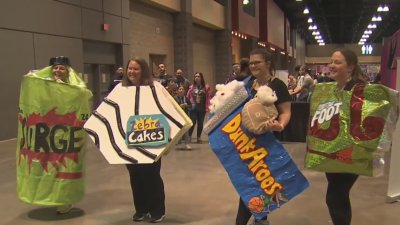 Thousands come to Hartford to see some of their favorite celebrities at 90s Con