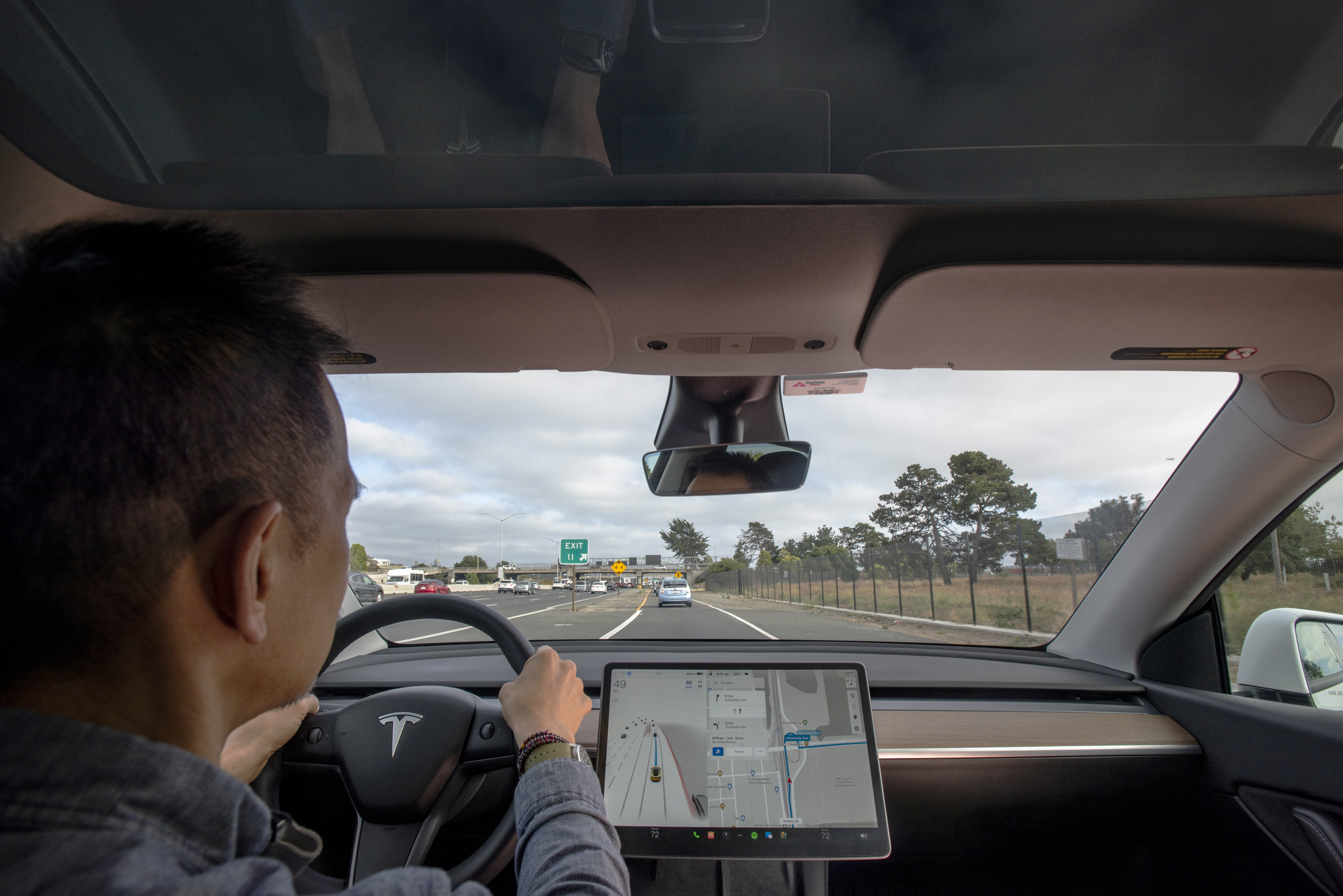 Tesla Model Y, equipped with FSD system