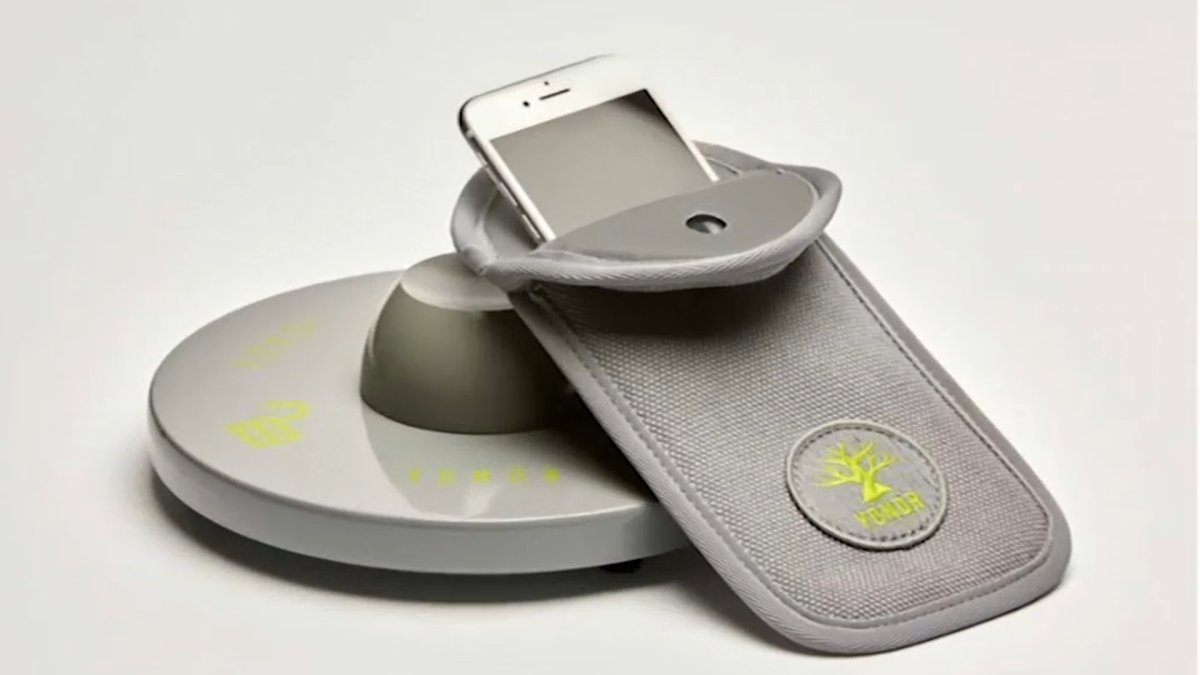 Manchester school tries to limit classroom distractions with cell phone