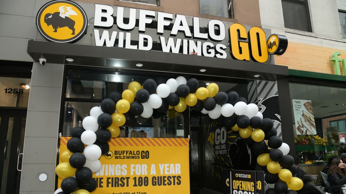 Buffalo Wild Wings leans into Go takeout format as a third of sales move off premises - Vimarsana News
