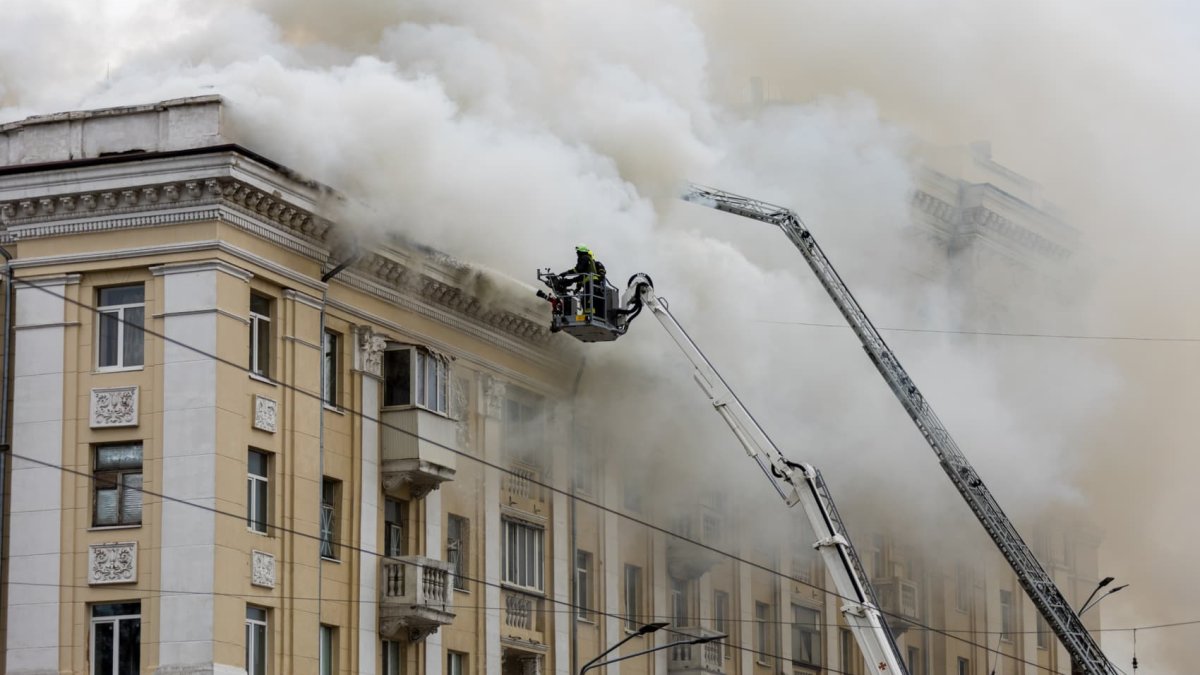 Ukraine war live updates: Ukraine says it downed Tu-22M3 bomber for the first time; 8 killed in major attack by Russia - Vimarsana News