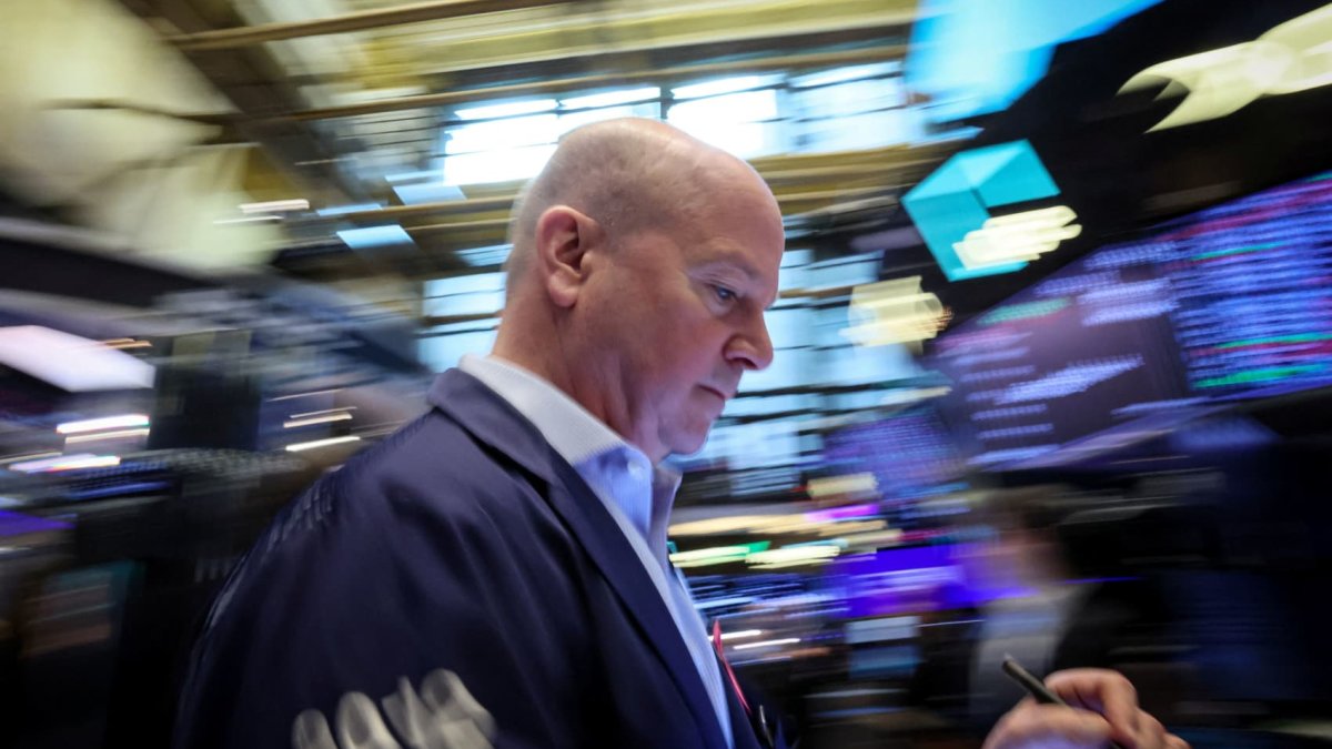 Karen Firestone: Tech dominates the S&P 500. It's time to ask whether it's the best benchmark for investors - Vimarsana News