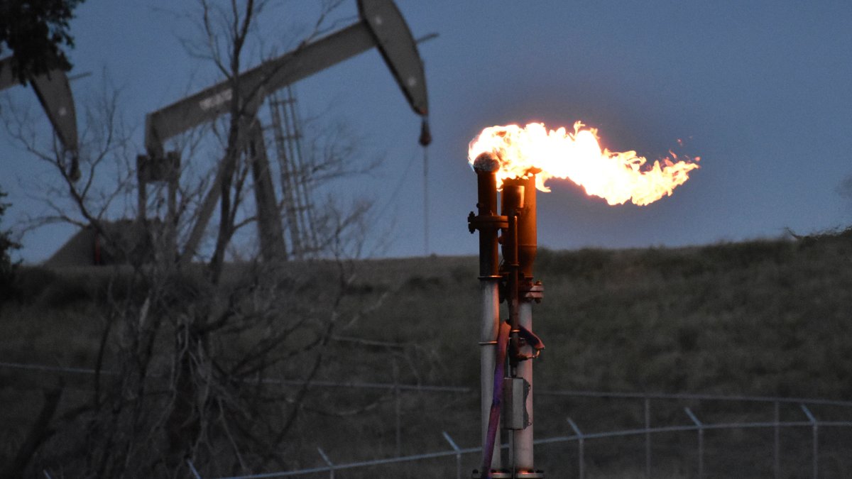 Heat-trapping carbon dioxide and methane levels in the air spiked to new record high – NBC Connecticut - Vimarsana News