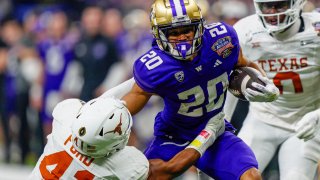 Texas linebacker Jaylan Ford (41) tries to tackle Washington running back Tylin "Tybo" Rogers (20) during the Sugar Bowl