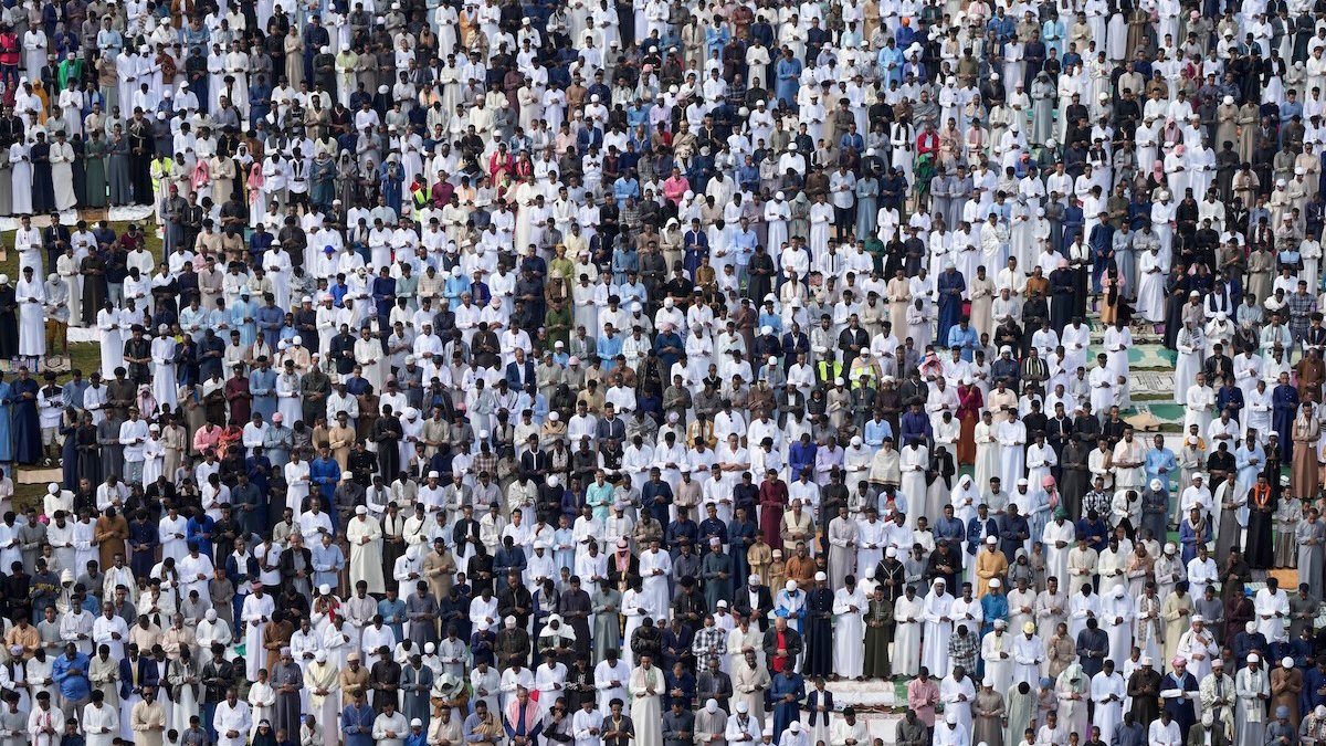 Eid al-Fitr 2024: Muslims celebrate with family reunions, new clothes, treats and prayers - Vimarsana News