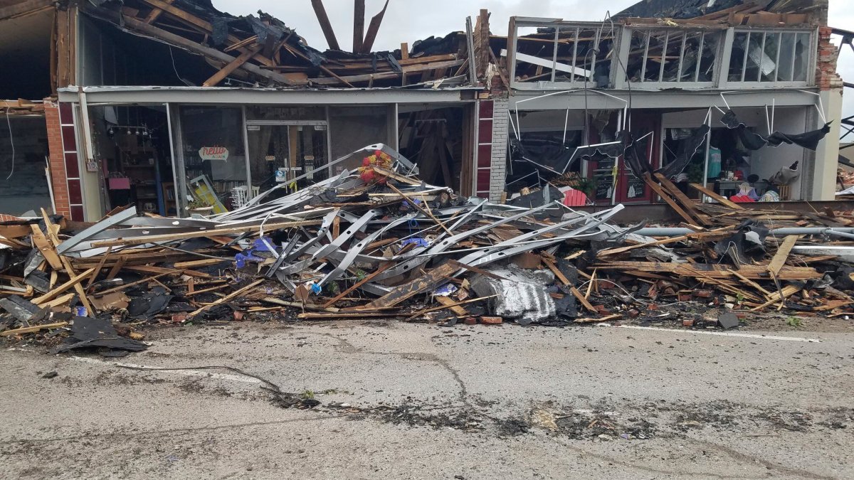 Tornado devastates small Oklahoma town, residents react – NBC Connecticut - Vimarsana News