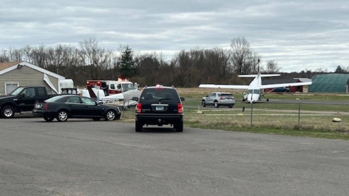 Plane misses part of runway at Ellington Airport – NBC Connecticut