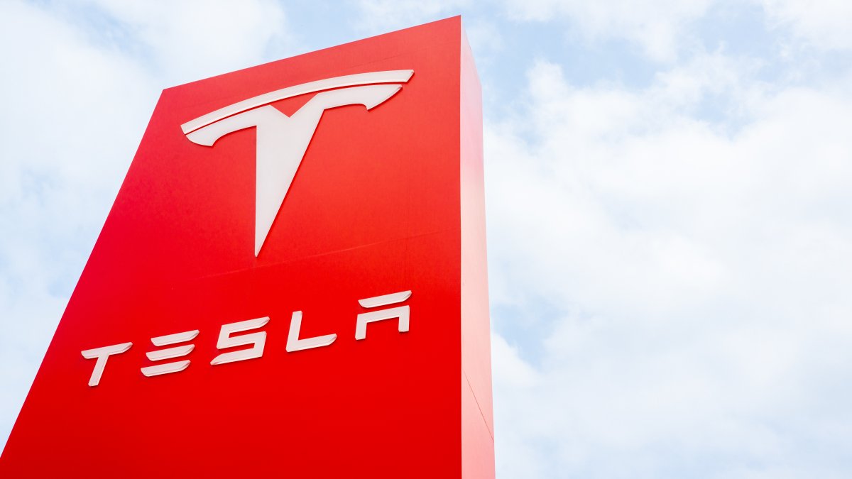 Tesla Autopilot has 'critical safety gap' linked to hundreds of collisions - Vimarsana News