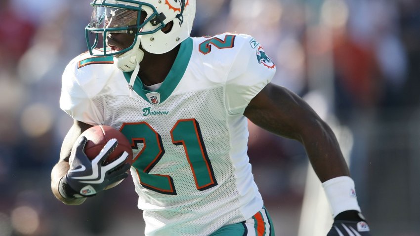 FOXBORO, MA – NOVEMBER 08:  Vontae Davis #21 of the Miami Dolphins carries the ball after he intercepted a pass intended for Randy Moss of the New England Patriots on November 8, 2009 at Gillette Stadium in Foxboro, Massachusetts.