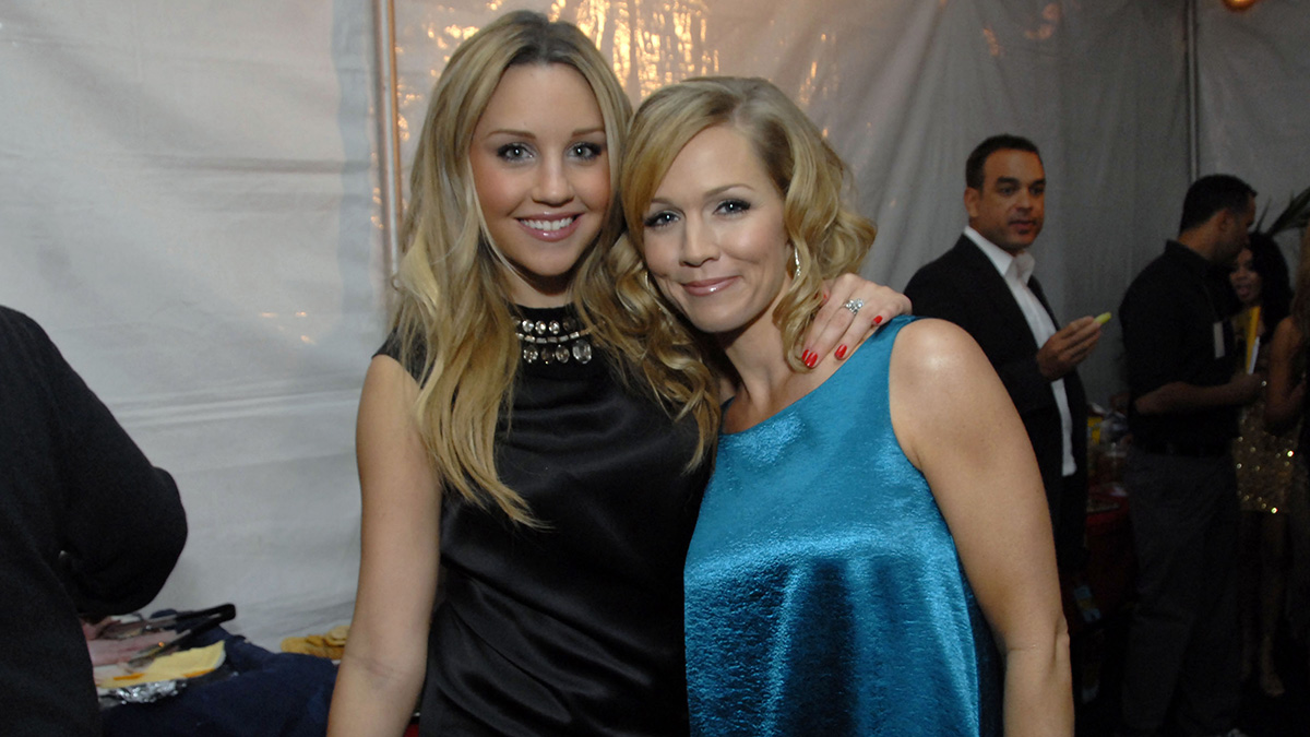 Jennie Garth briefly addresses Dan Schneider and costar Amanda Bynes