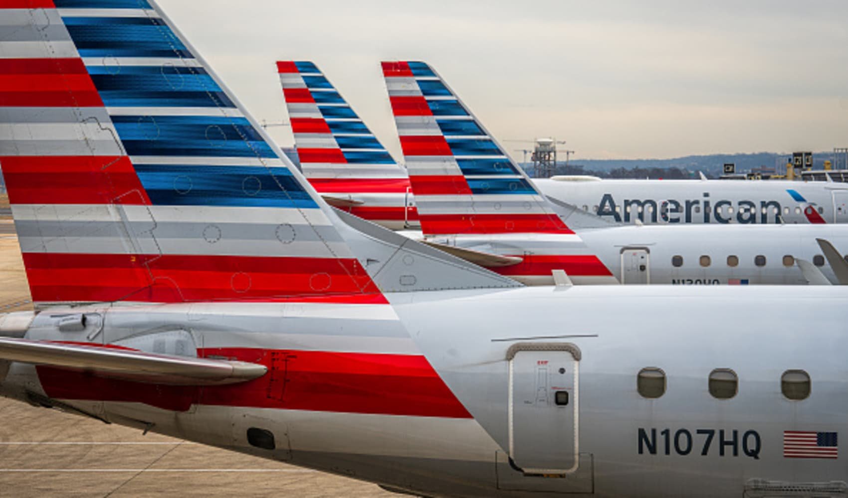 American Airlines cuts outlook, says chief commercial officer is leaving - Vimarsana News