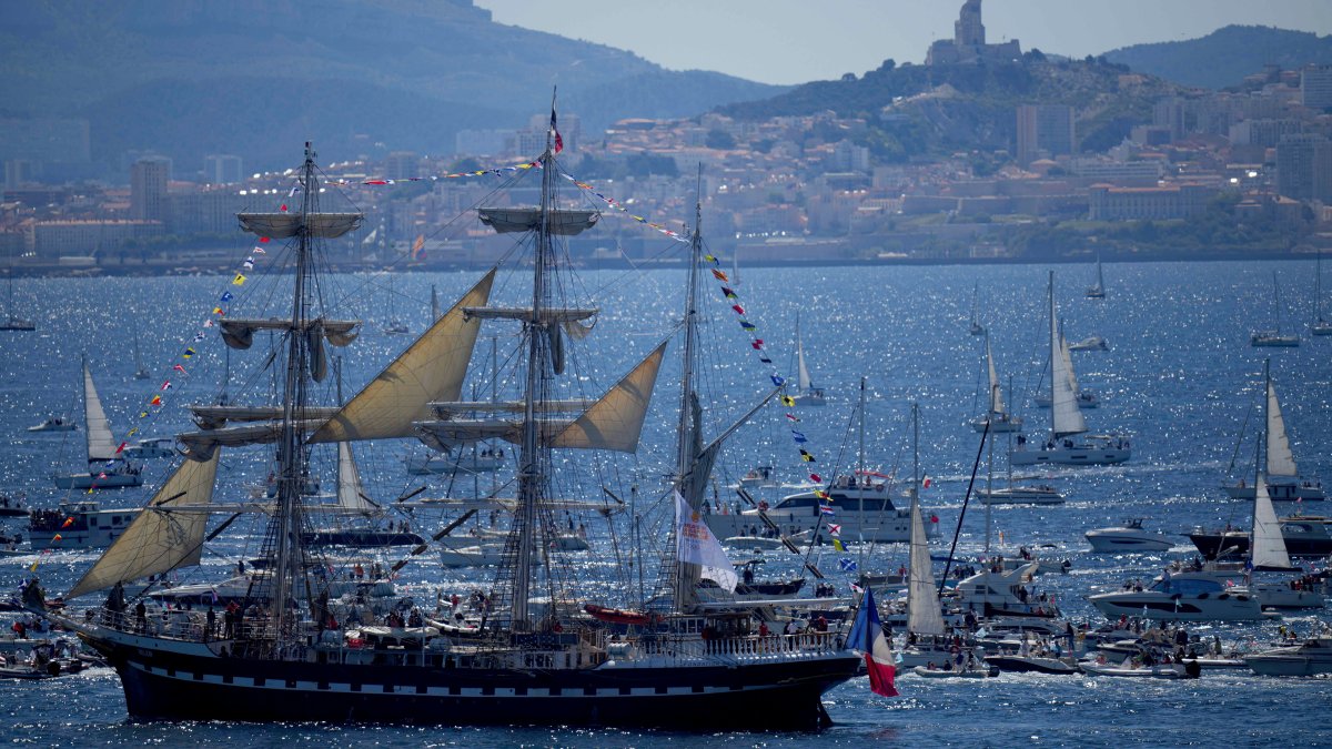 Olympic swimmer first torch carrier in France in 2024 NBC