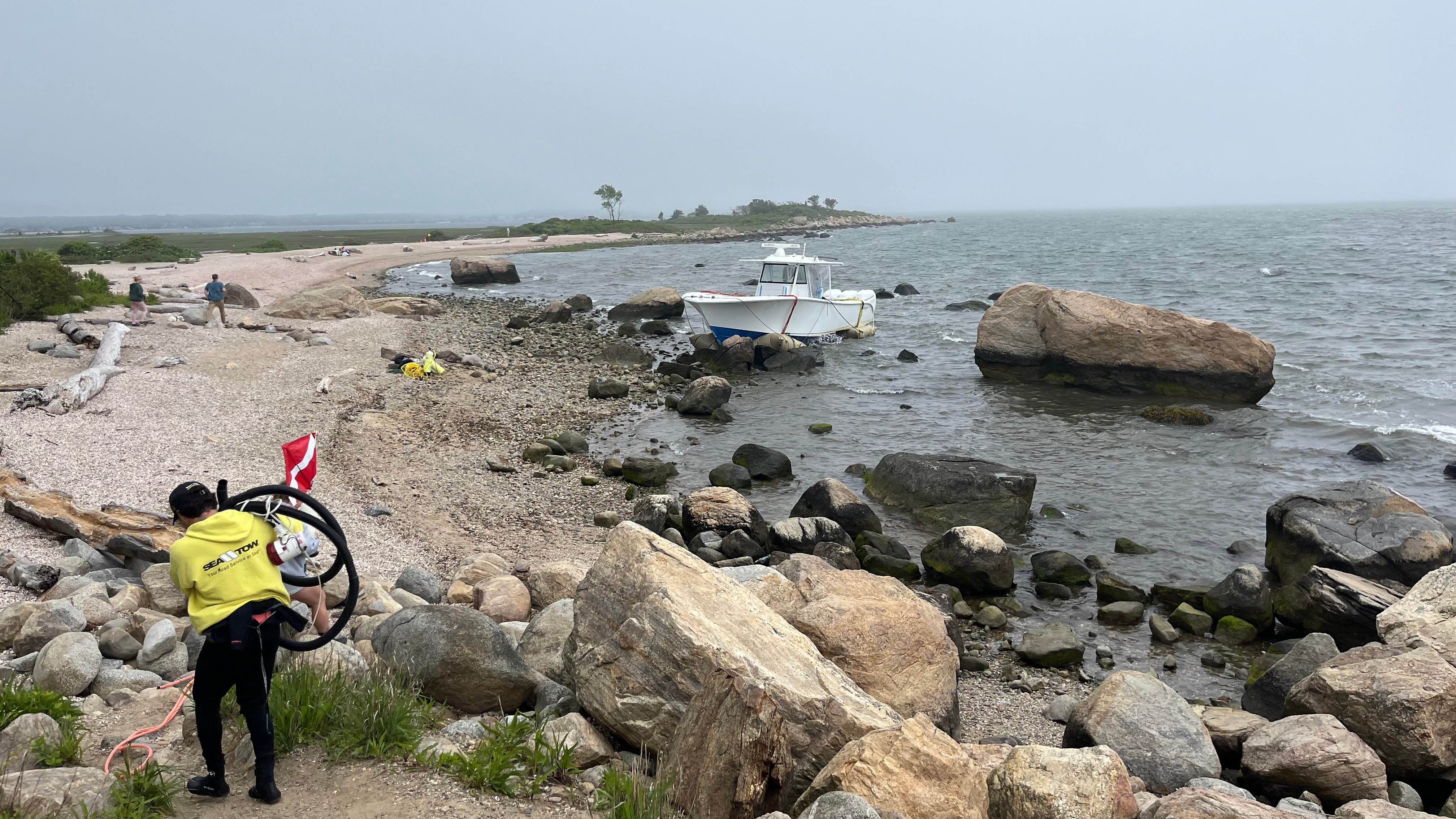 7 rescued from Long Island Sound after boat crash in Clinton - Vimarsana News