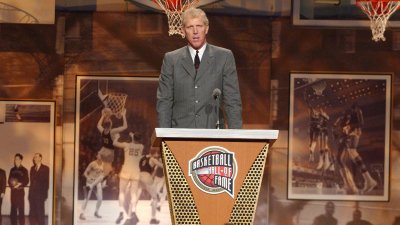 NBA Hall of Famer Bill Walton dies after battle with cancer