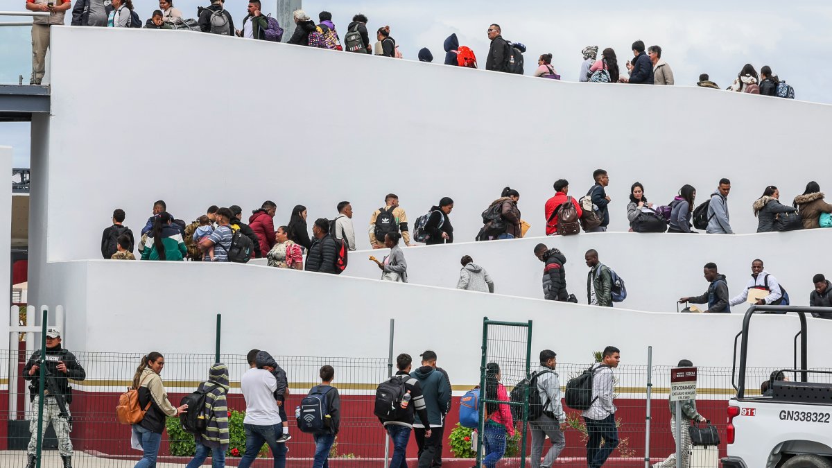 The Biden administration has a plan to shut down the border. But it ...