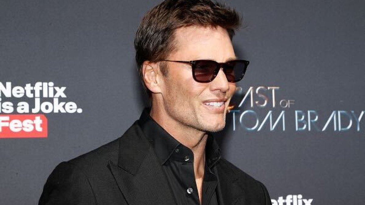 Tom Brady roast on Netflix: Robert Kraft massage, Kim Kardashian targeted – NBC Connecticut - Vimarsana News