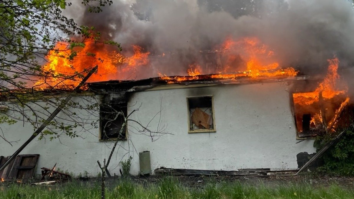 Route 6 in Farmington closed as emergency crews battle fire - Vimarsana News