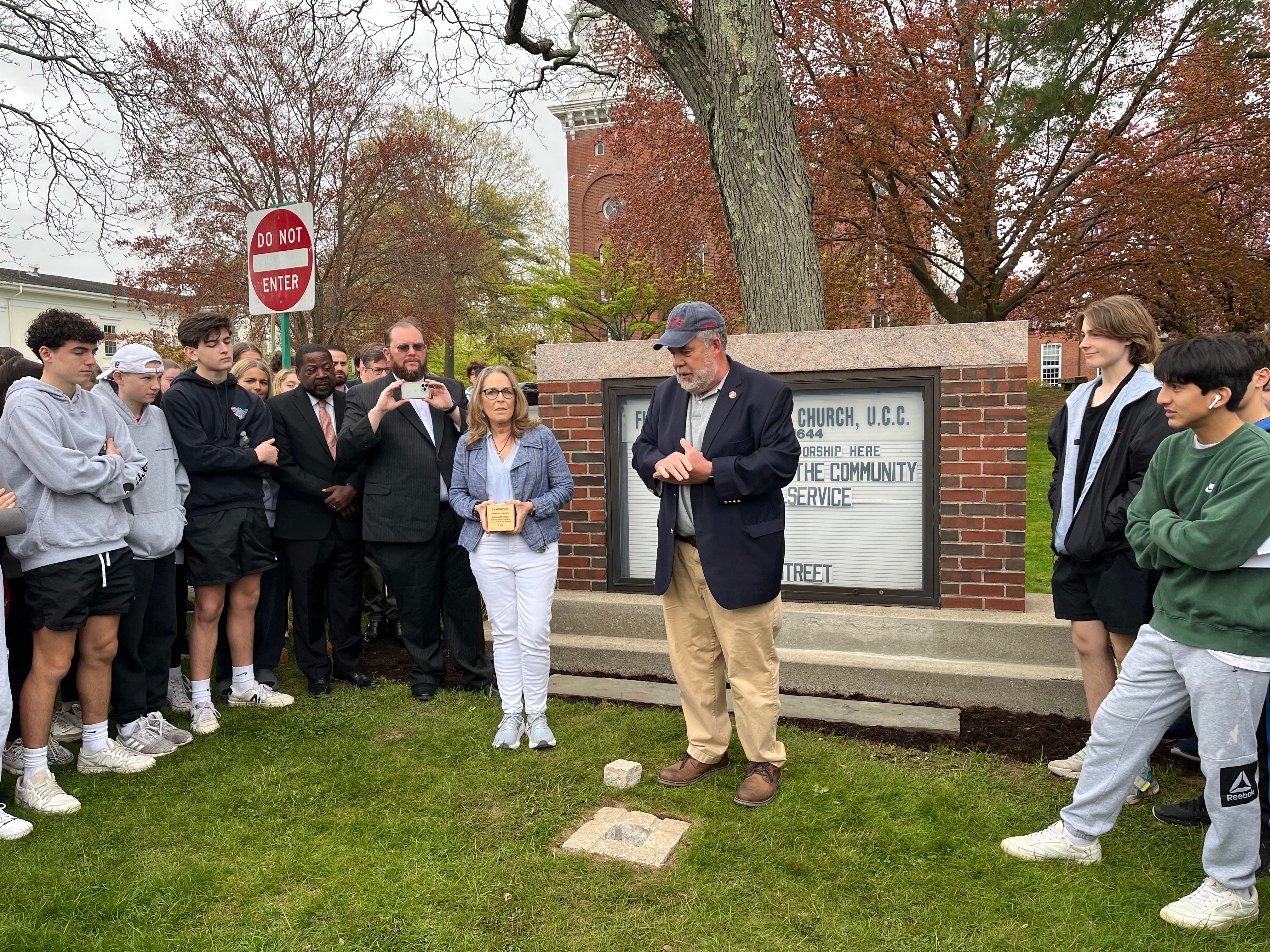 Branford students honor formerly enslaved man with Witness Stone installation - Vimarsana News