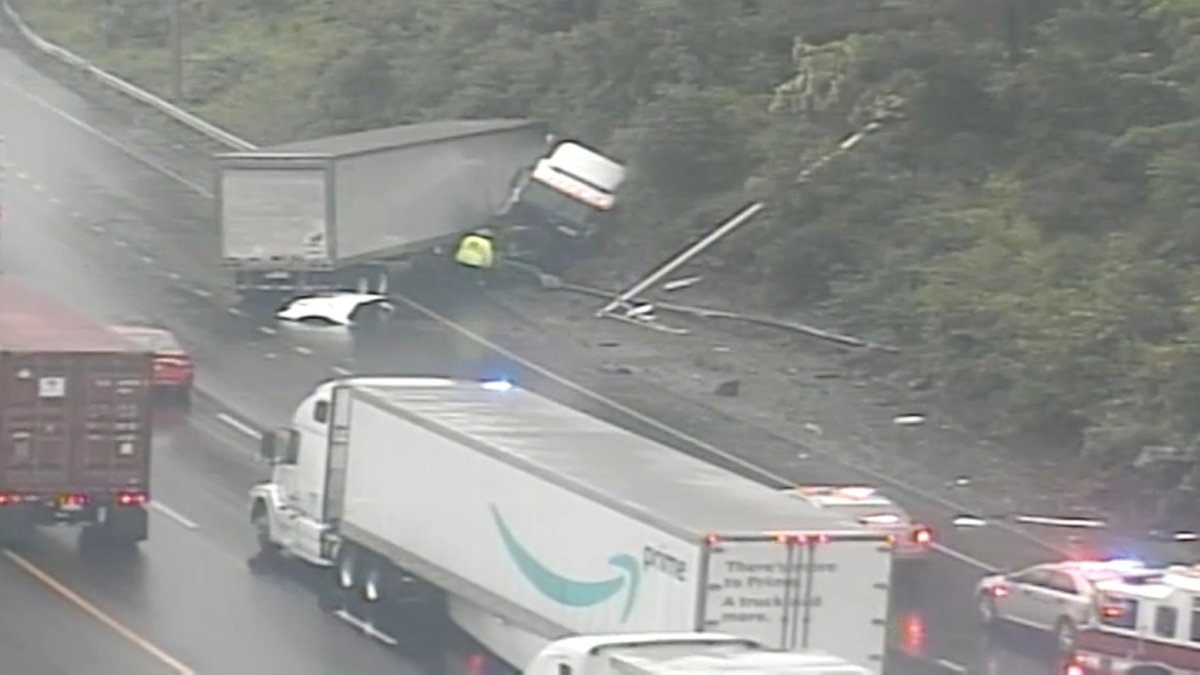 Jackknifed truck caused miles of delays on I-95 North in Fairfield ...