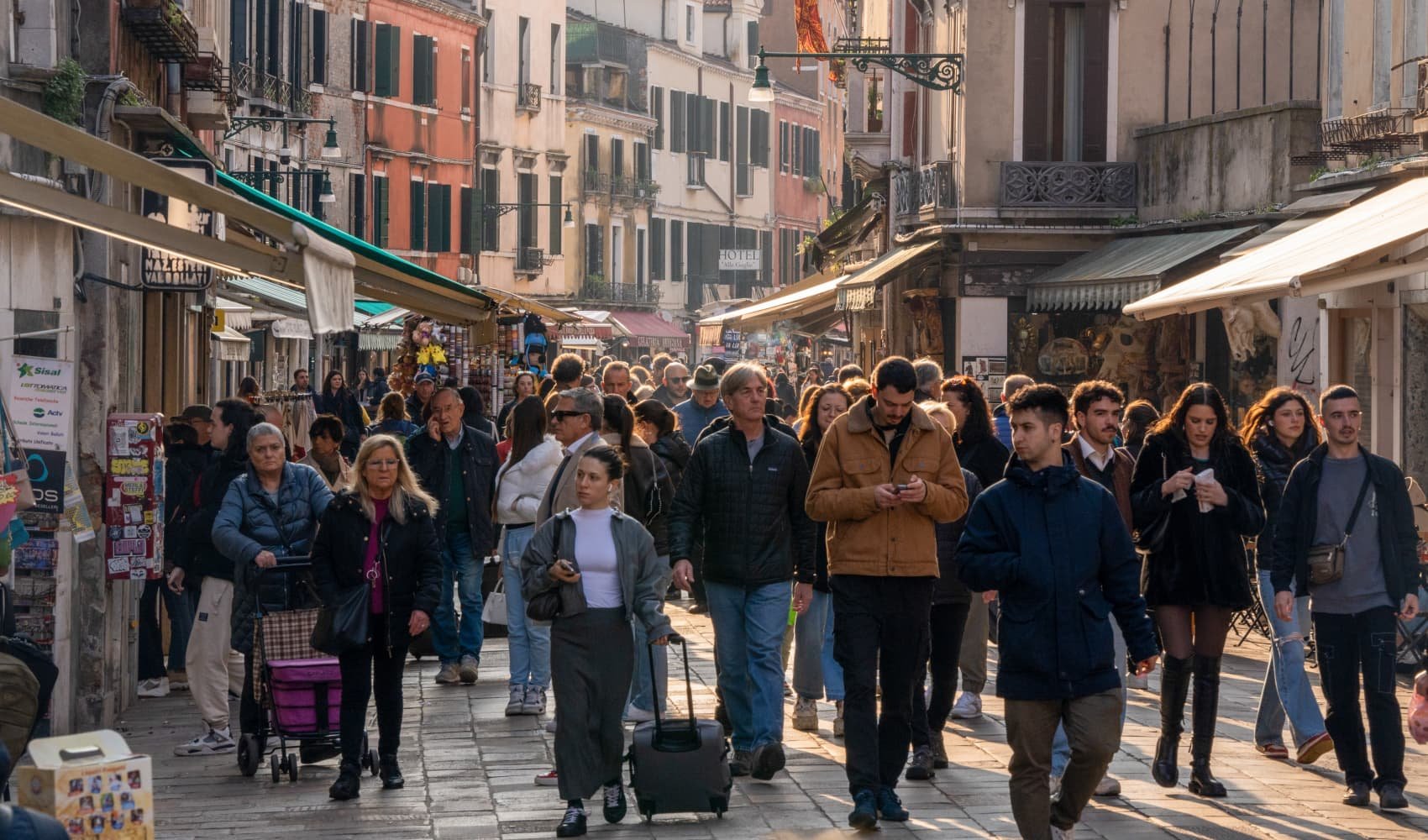 Italy is bracing for a record wave of tourists, but is having trouble handling them - Vimarsana News