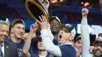 Dan Hurley says no to Lakers, will stay at UConn