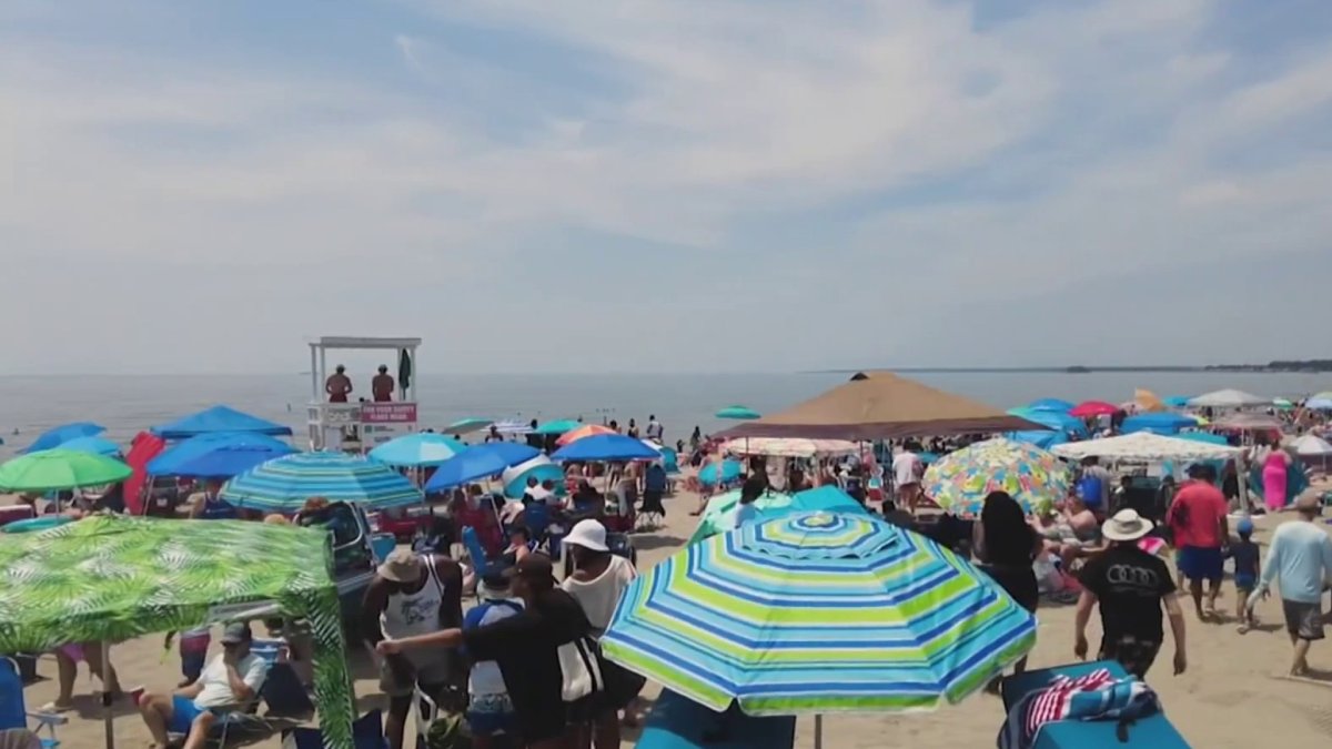 People head to the beach to keep cool during extreme heat – NBC Connecticut