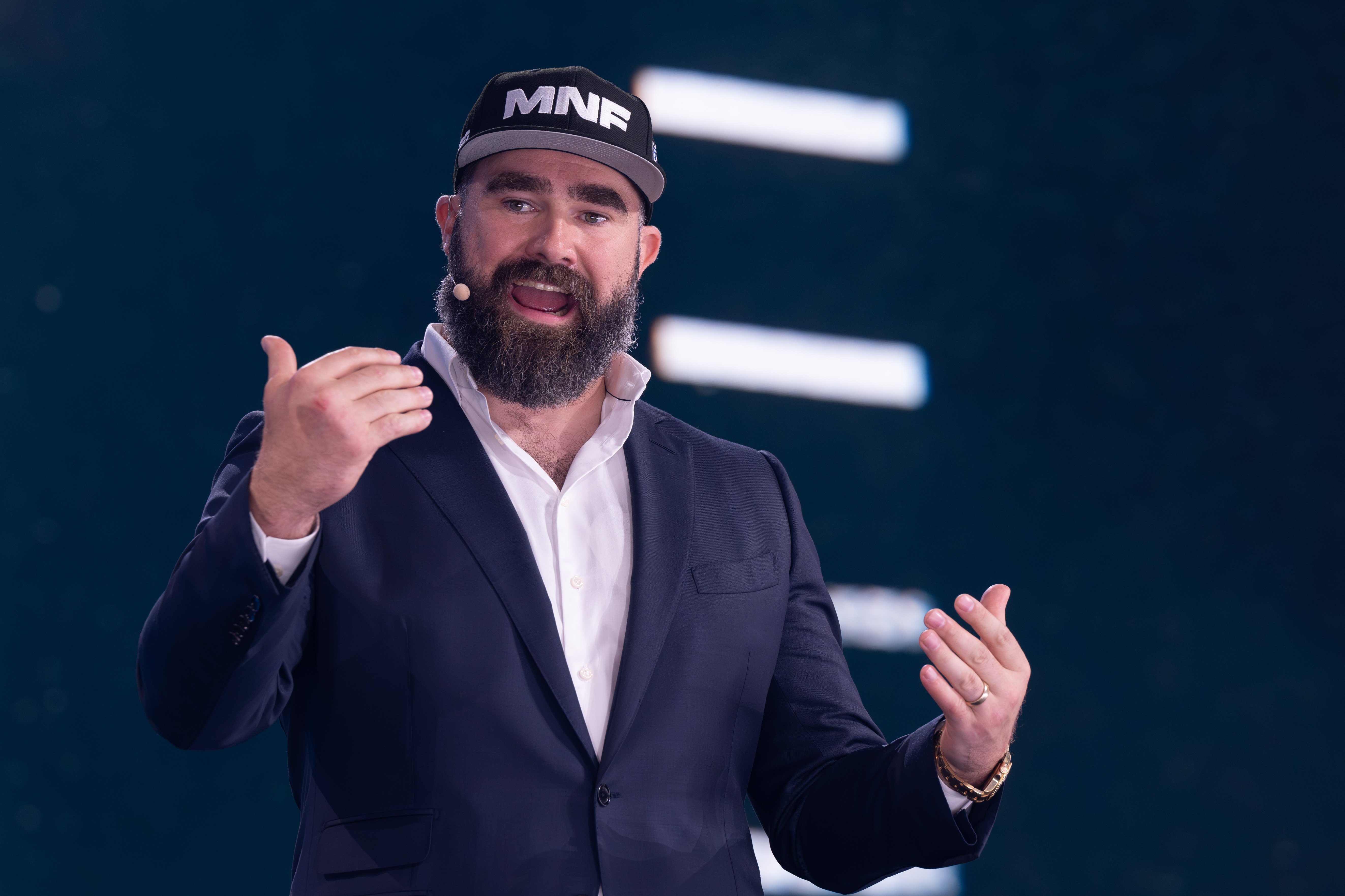 Jason Kelce shares his hot take about how to shower correctly – NBC Connecticut - Vimarsana News