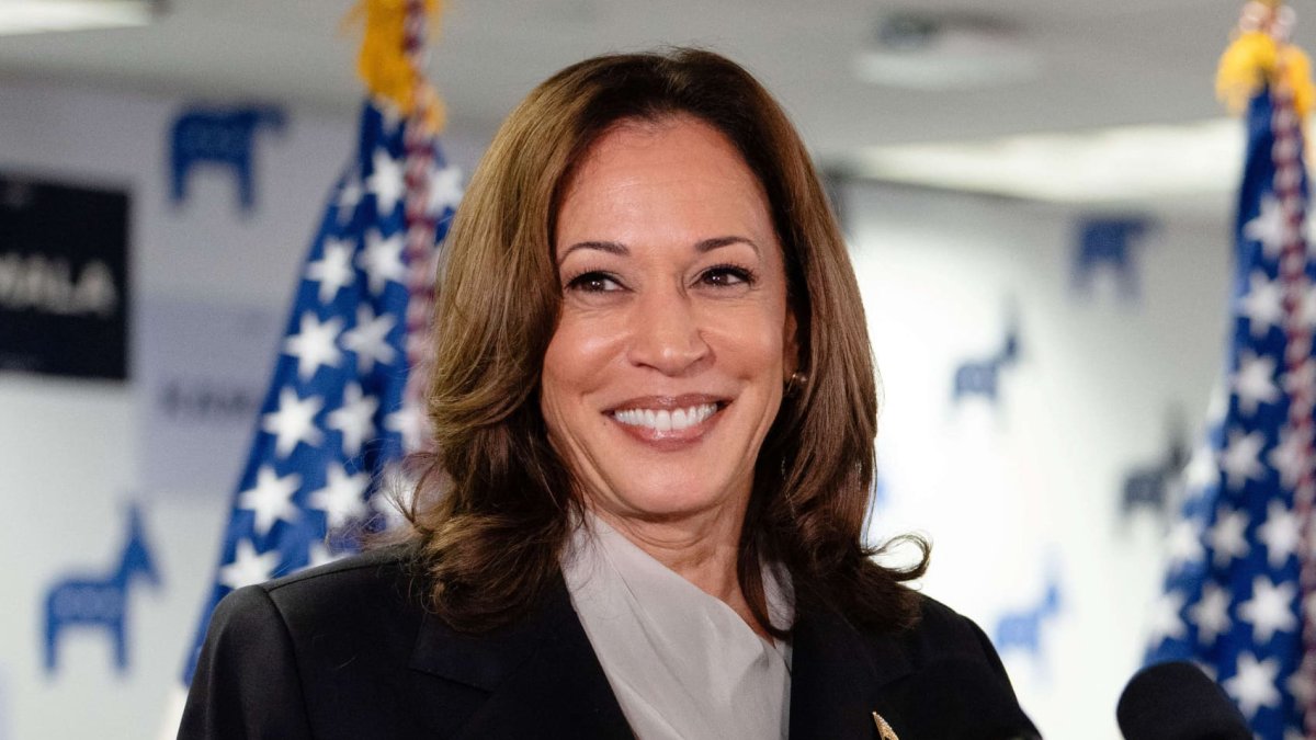 Harris debuts on campaign trail as favorite for Democratic nomination
