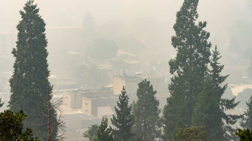 File.
Smoky air due to forest fire and buildings, Eugene, Oregon.