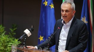 Luca Maestri speaks to newly graduated students during the visit of the President of the Council, Giuseppe Conte, to Apple and Cisco Academy.