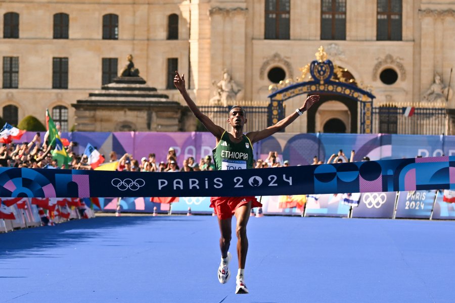 Ethiopia's Tamirat Tola crosses the finish line