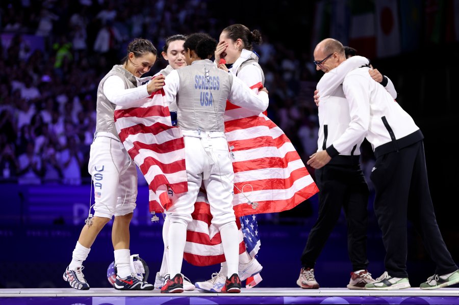 Jacqueline Dubrovich, Maia Weintraub, Lauren Scruggs and Lee Kiefer Team United States celebrate