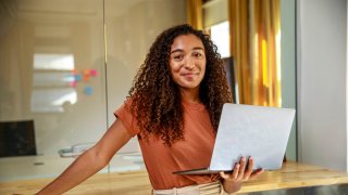 Successful people do this 1 thing to be ‘happier, more productive, less stressed’ at work, says CEO and neuroscience researcher