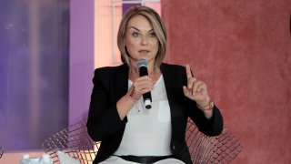 3 steps to make up for being a bad partner in your relationship: ‘It starts with a conversation,’ says Esther Perel