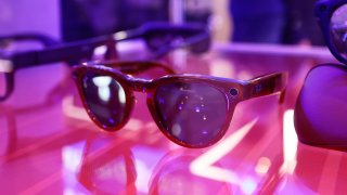 Ray-Ban Meta smart glasses are powered by a Qualcomm chip. Qualcomm, Samsung and Google are working on smart glasses, according to Qualcomm CEO Cristiano Amon. 