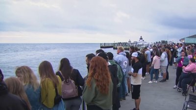 Candlelight vigil held for Old Saybrook boating accident victims