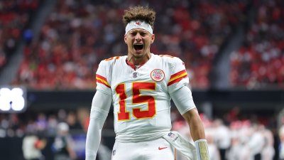 Patrick Mahomes breaks more records in win over Falcons