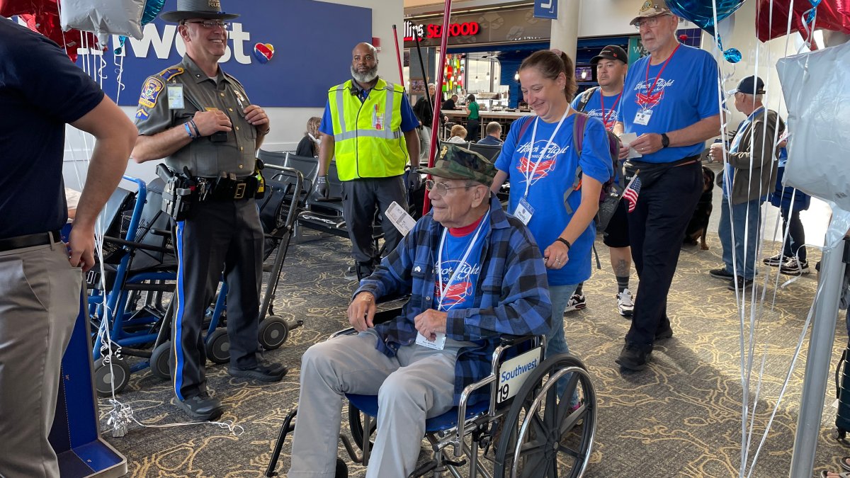 Honor Flight Connecticut brings 70 veterans to Washington, DC